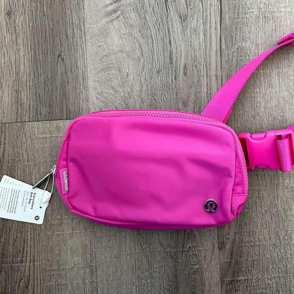 🩷 Lululemon Everywhere Belt Bag in Sonic Pink 🩷